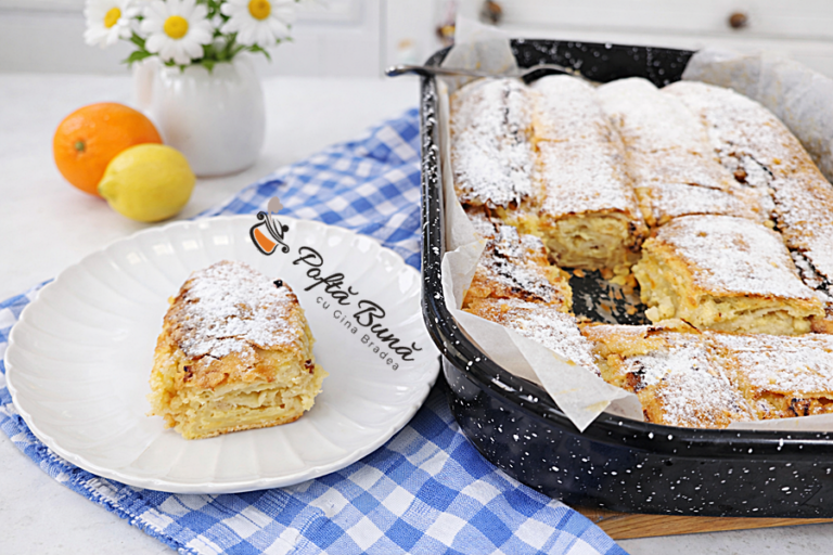 Placinta cu branza dulce si stafide, cu foi de casa