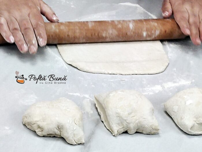 Placinta cu branza dulce si stafide cu foi de casa din aluat dospit reteta gina bradea 6 700x525 - Placinta cu branza dulce si stafide, cu foi de casa