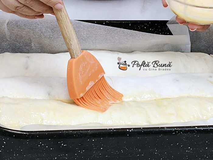 Placinta cu branza dulce si stafide cu foi de casa din aluat dospit reteta gina bradea 9 700x525 - Placinta cu branza dulce si stafide, cu foi de casa