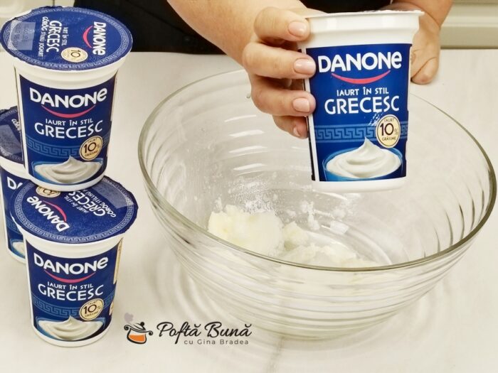 Saratele cu iaurt si cascaval Saratele cu iaurt si cascaval reteta rapida gina bradea 3 700x525 - Saratele cu iaurt si cascaval