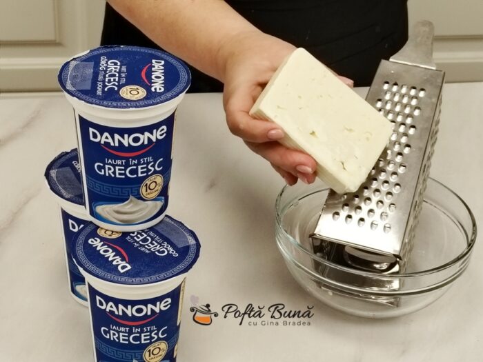 Saratele cu iaurt si cascaval Saratele cu iaurt si cascaval reteta rapida gina bradea 4 700x525 - Saratele cu iaurt si cascaval