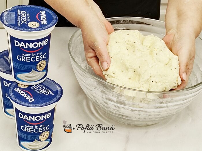 Saratele cu iaurt si cascaval Saratele cu iaurt si cascaval reteta rapida gina bradea 5 700x525 - Saratele cu iaurt si cascaval