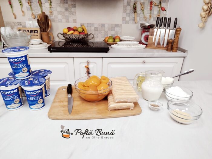 Tort cu iaurt si piersici reteta rapida fara coacere gina bradea 2 700x525 - Tort cu iaurt si piersici fara coacere