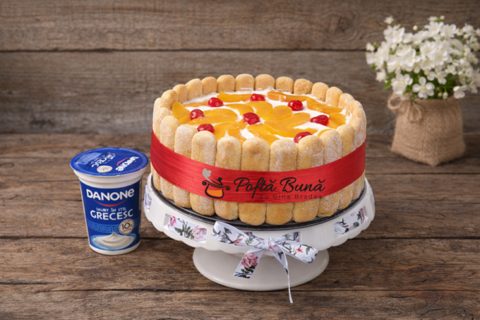 Tort cu iaurt si piersici fara coacere