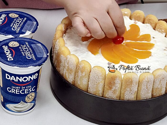 Tort cu iaurt si piersici fara coacere
