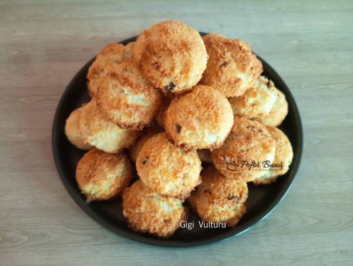 Biscuiti cu nuca de cocos, nuca si albusuri