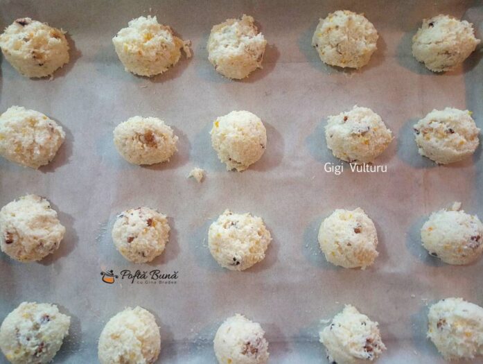 Biscuiti cu nuca de cocos, nuca si albusuri