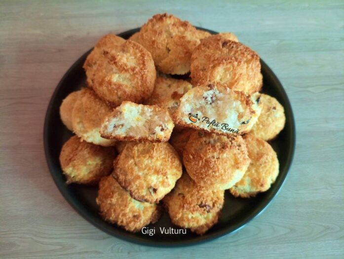 Biscuiti cu nuca de cocos, nuca si albusuri