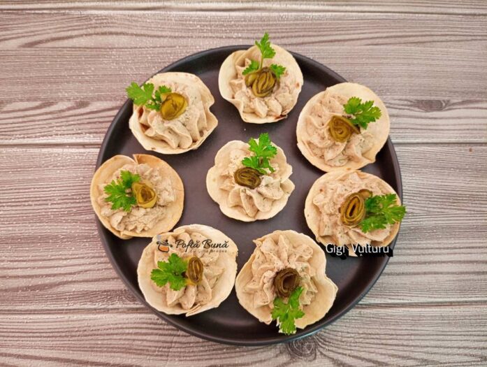 Cosulete din lipii cu pasta de oua si nuci