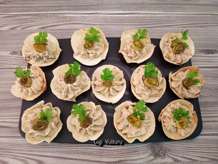 Cosulete din lipii cu pasta de oua si nuci