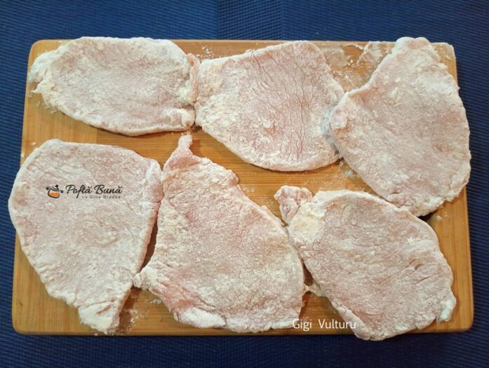 cotlet porc unt vin patrunjel reteta 2 697x525 - Cotlet de porc cu unt, vin si patrunjel