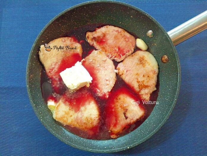 Cotlet de porc cu unt, vin si patrunjel