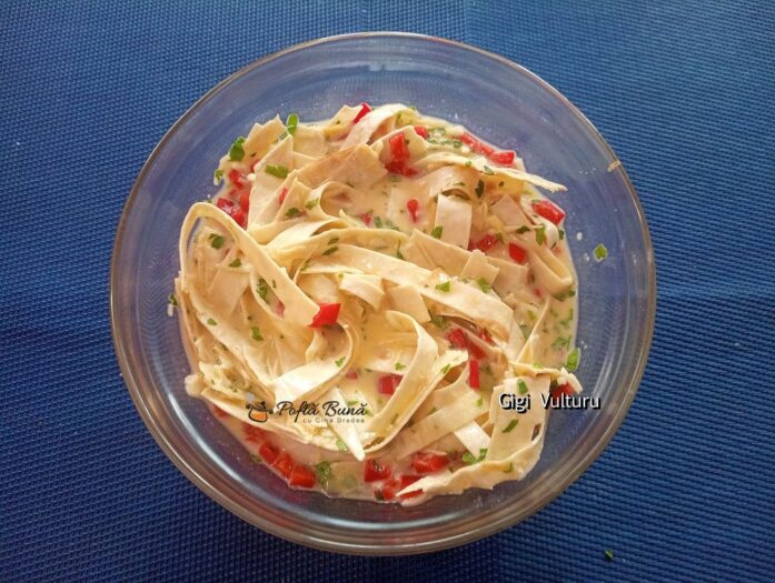 oua lipii ardei la air fryer reteta 5 697x525 - Oua cu lipii si ardei la air fryer