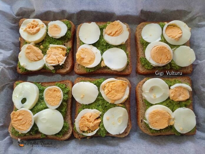 Paine toast cu spanac si oua