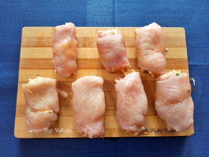 Rulouri din piept de pui cu morcov si mozzarella