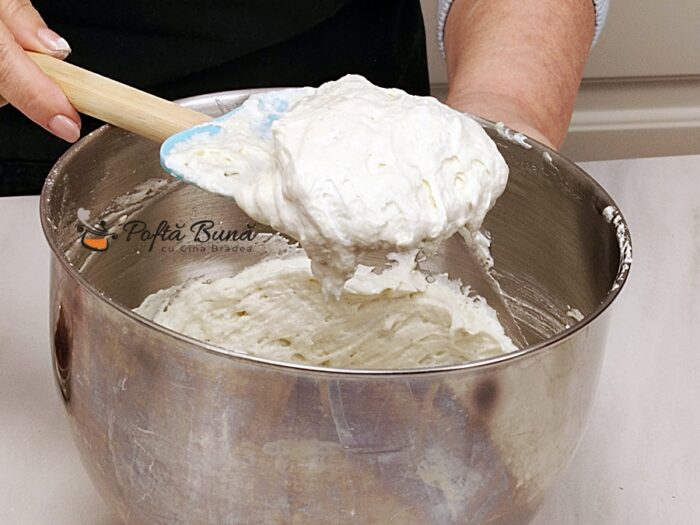 Chec din albusuri cu stafide si rahat, simplu si pufos