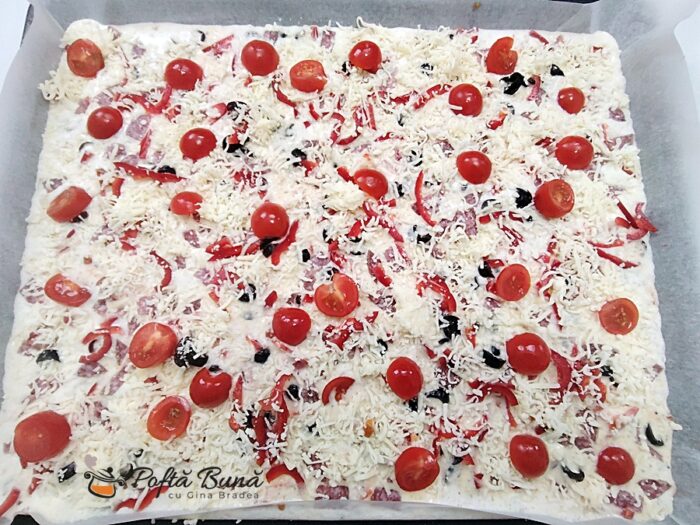 Pizza turnata la tava Pizza turnata la tava