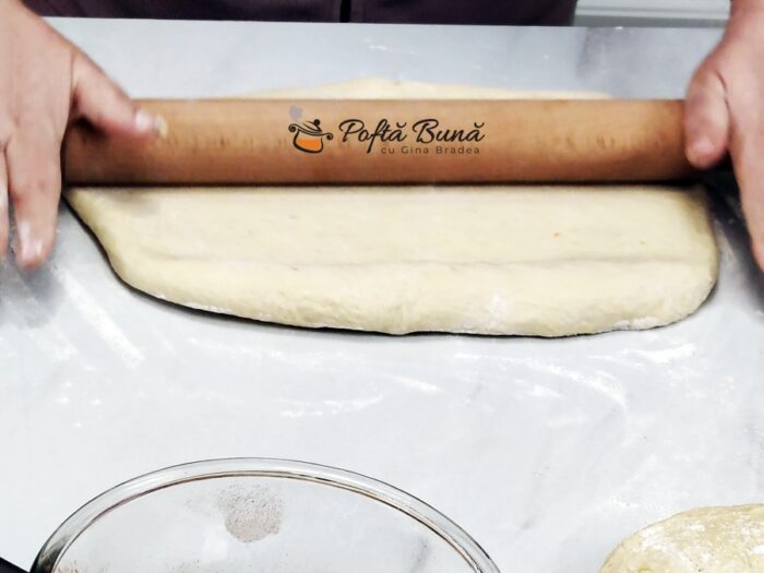 Rulouri cu scortisoara si crema de branza cinnamon rolls reteta gina bradea 7 700x525 - Rulouri cu scortisoara si crema de branza cinnamon rolls