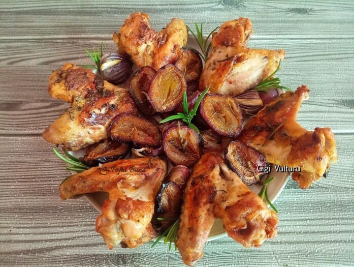 aripi de pui cu ceapa rosie si prune reteta 1 697x525 - Aripi de pui cu ceapa rosie si prune