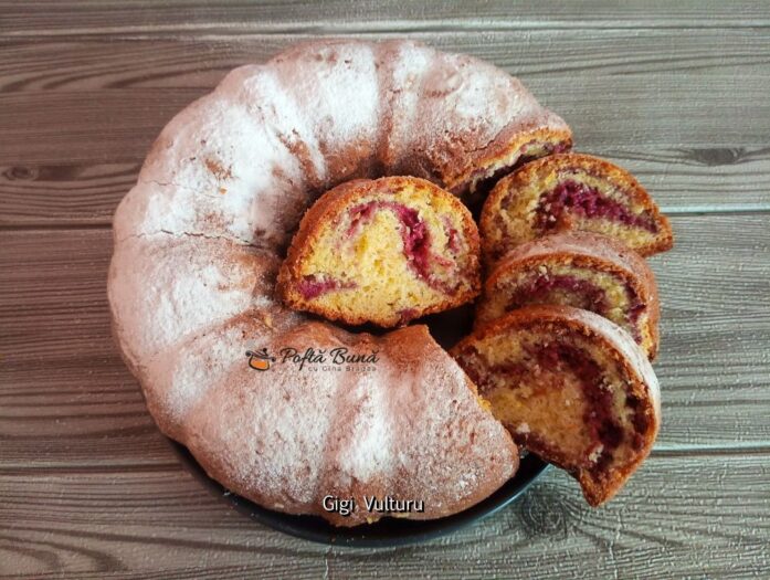 chec marmorat cu fructe de padure reteta 2 697x525 - Chec marmorat cu fructe de padure