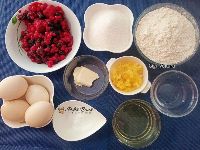 chec marmorat cu fructe de padure reteta 4 697x525 - Chec marmorat cu fructe de padure