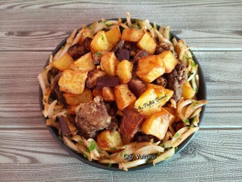 Ficat de pui cu cartofi, vinete si ceapa