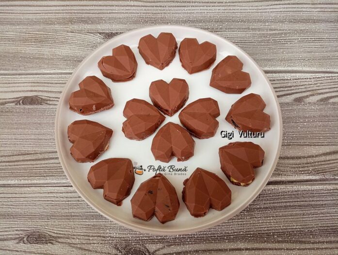 Inimioare din ciocolata cu mix de fructe uscate