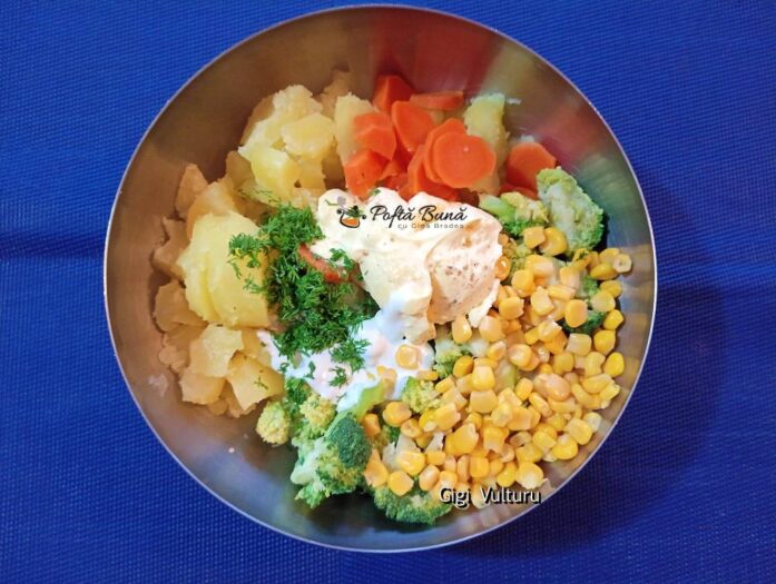 Salata de cartofi cu broccoli, morcovi si maioneza salata de cartofi cu broccoli morcovi maioneza reteta gina bradea 2 697x525 - Salata de cartofi cu broccoli, morcovi si maioneza
