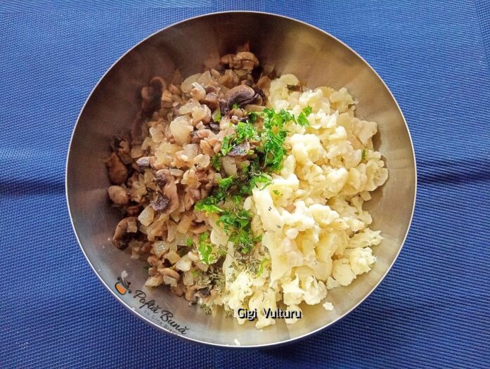 salata de conopida cu ciuperci reteta 2 697x525 - Salata de conopida cu ciuperci