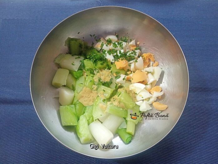 salata praz cu oua reteta gina bradea 2 697x525 - Salata de praz cu oua