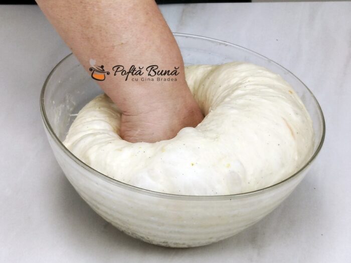 Rasucite pufoase cu lapte batut Rasucite pufoase cu lapte batut