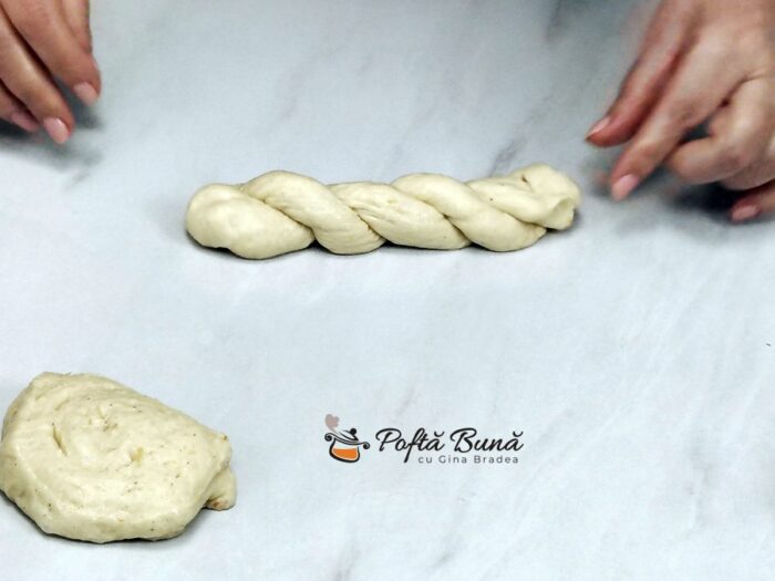 Rasucite pufoase cu lapte batut Rasucite pufoase cu lapte batut