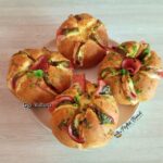 Chifle cu salam, cascaval si castraveti murati