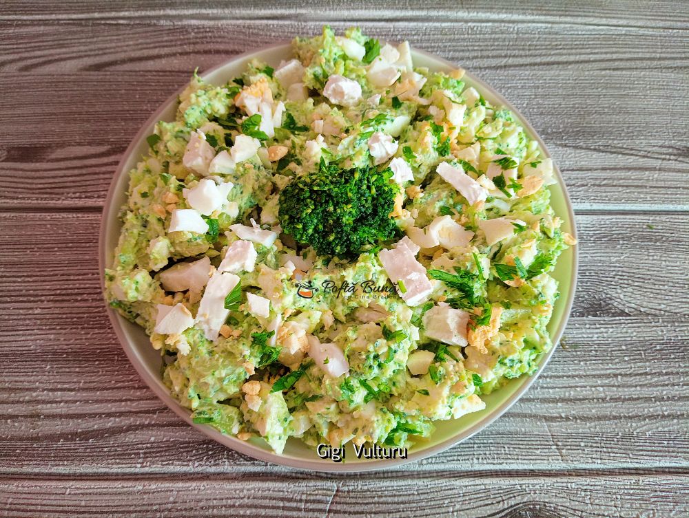 Salata de broccoli cu oua si branza Salata de broccoli cu oua si branza