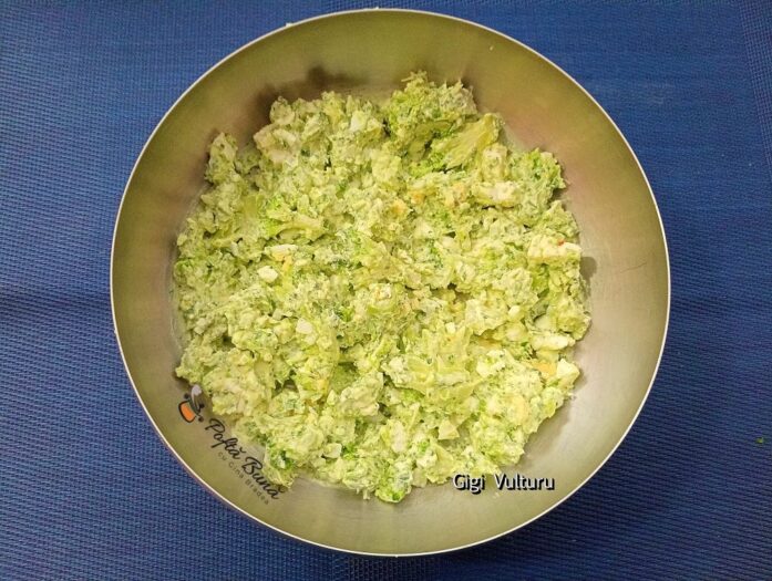 Salata de broccoli cu oua si branza