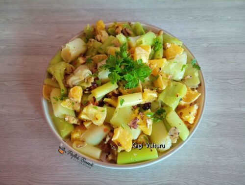 Salata de praz cu portocale si nuci