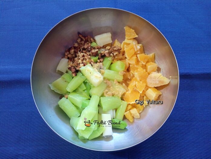 salata de praz cu portocale nuci reteta gina bradea 3 697x525 - Salata de praz cu portocale si nuci