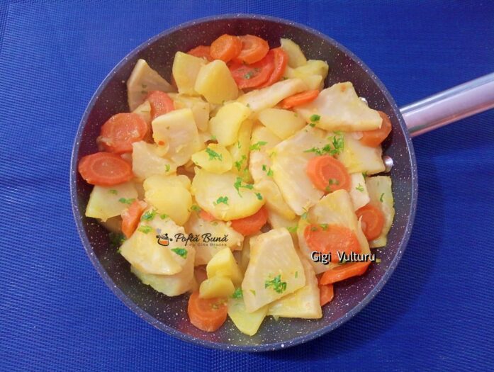 Țelină cu portocale, morcovi și cartofi la tigaie