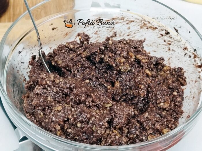 Cozonac moldovenesc cu aluat oparit si 10 galbenusuri pufos reteta gina bradea 12 700x525 - Cozonac cu aluat opărit și 10 gălbenușuri