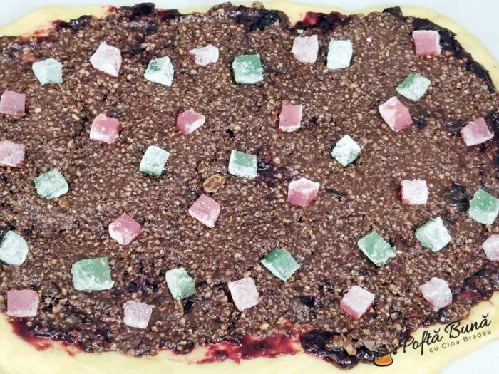 Cozonac cu aluat opărit și 10 gălbenușuri