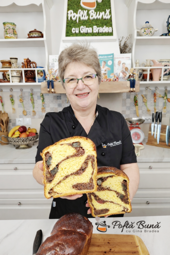 Cozonac cu aluat opărit și 10 gălbenușuri