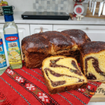 Cozonac cu aluat opărit și 10 gălbenușuri