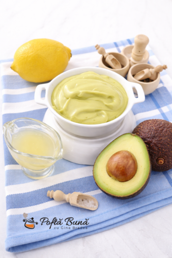 Maioneză de post din avocado cu muștar