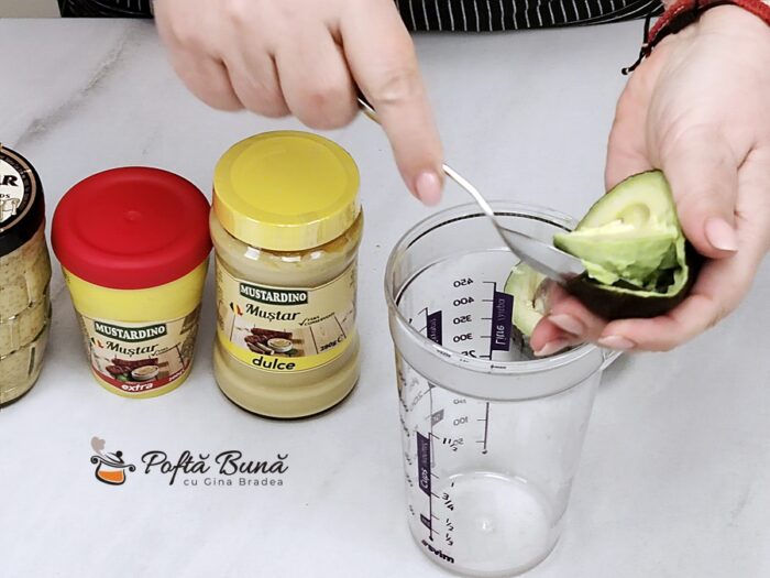 Maioneză de post din avocado cu muștar