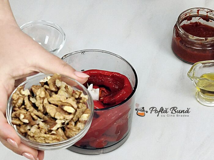 Muhammara pasta picanta de ardei copti cu nuci reteta gina bradea 4 700x525 - Muhammara pasta de ardei copti cu nuci