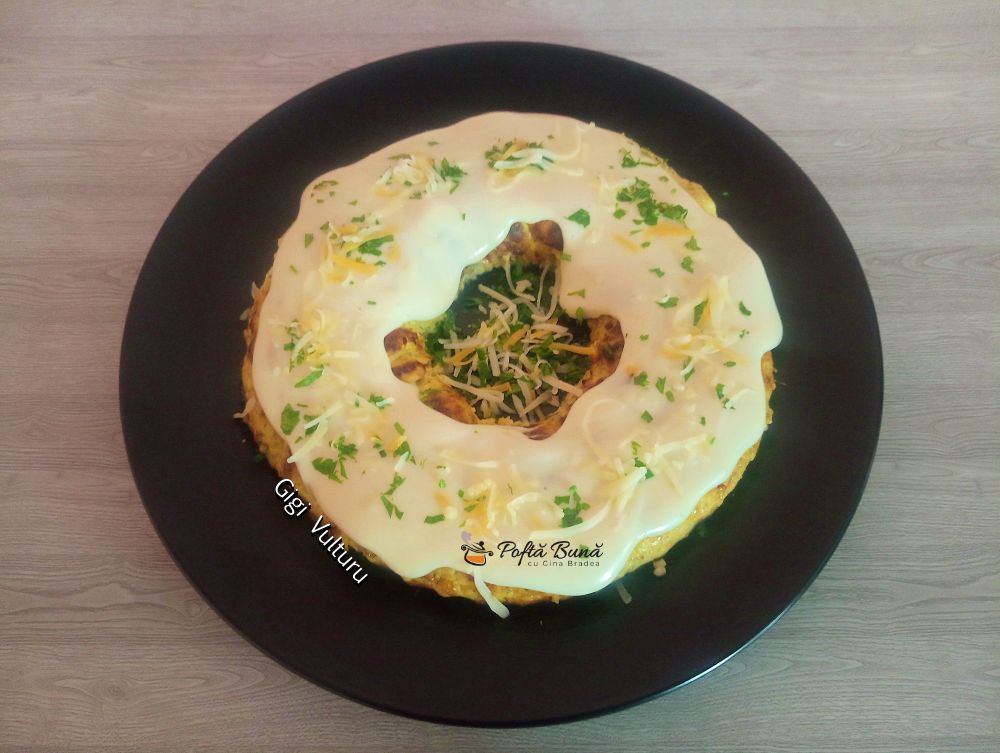 Budincă de dovlecei cu sos de parmezan