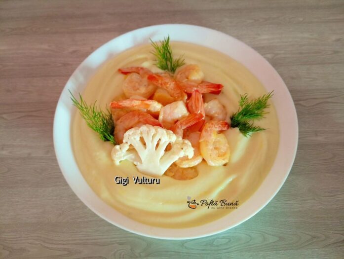 Creveti cu piure de conopida si cartofi