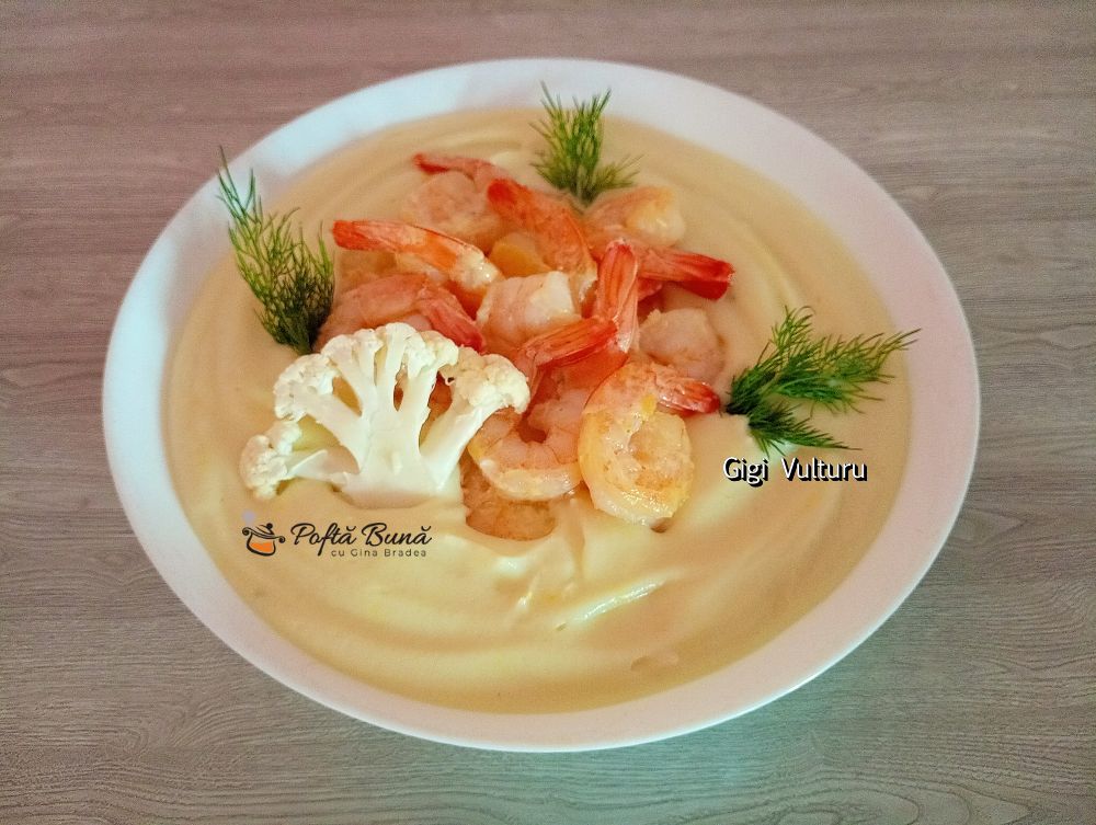 Creveti cu piure de conopida si cartofi Creveti cu piure de conopida si cartofi