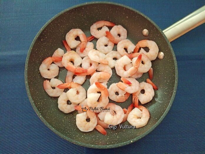 Mod de preparare pentru creveti cu piure de conopida si cartofi