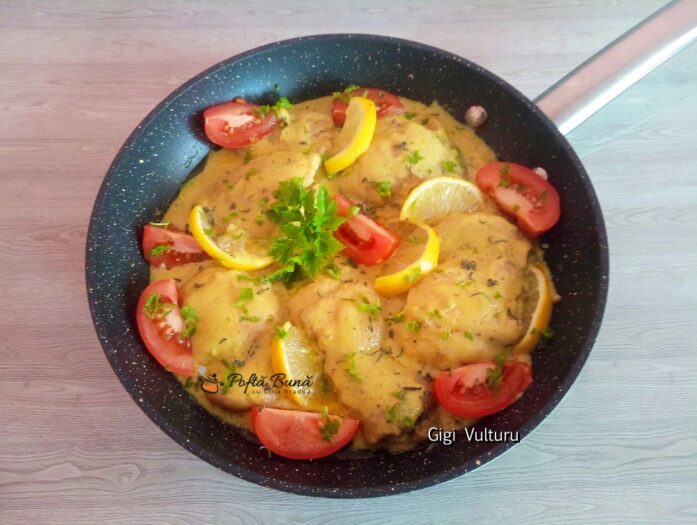 Pulpe de pui cu sos de muștar și lămâie Pulpe de pui cu sos de muștar și lămâie